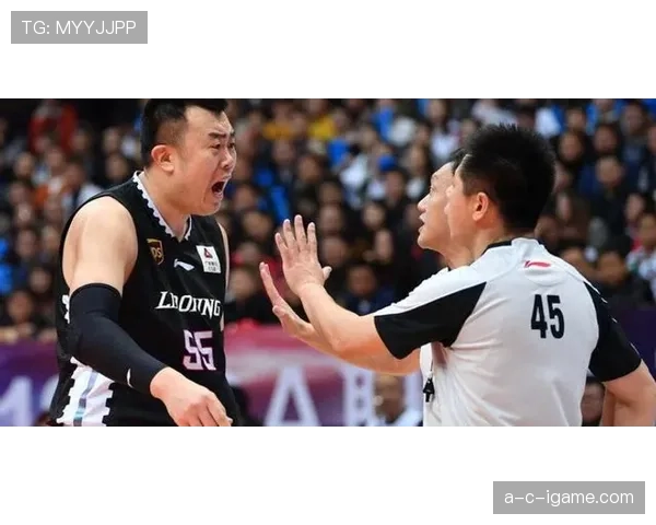 戴维斯技术闪耀助球队逆转，状态回暖表现抢眼