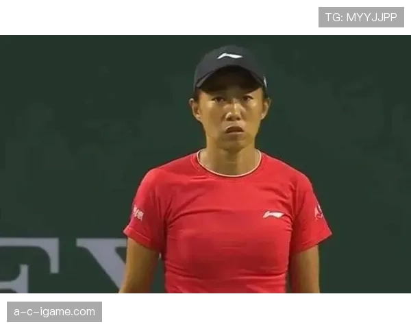 张帅又在训练场啃能量棒，这自律劲儿真让人怀疑她是不是偷偷装了永动机